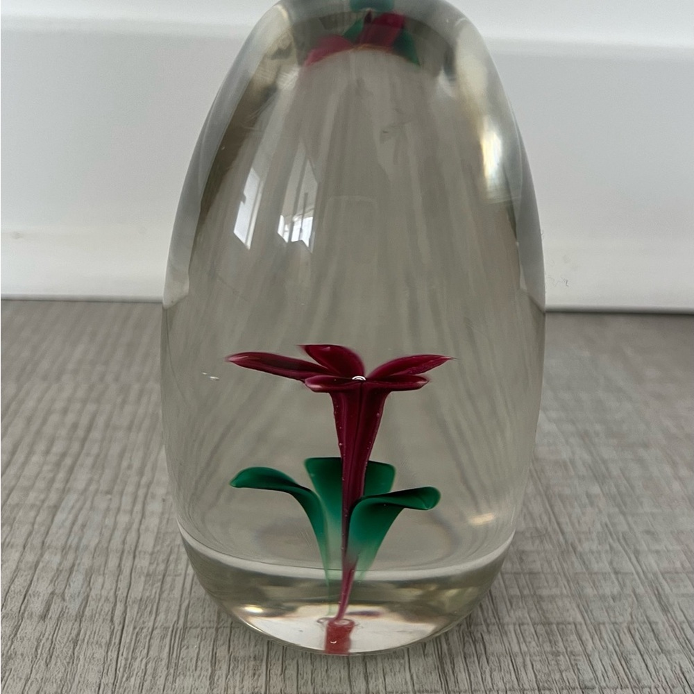 Ovoid Glass Paperweight with Red Flower Green Leaves Vintage - Picture 5 of 7